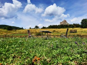 relaxare la camping sub cetatea trascaului