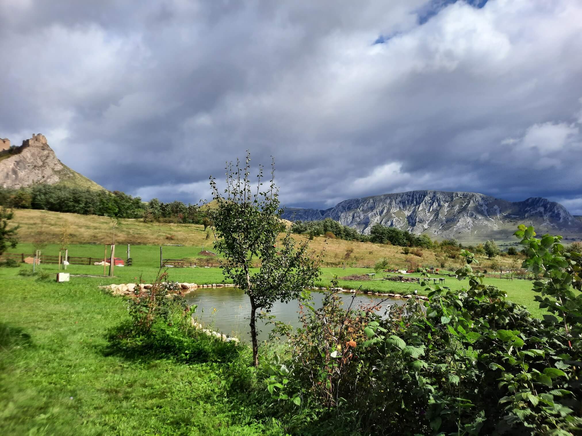 pod peste paraul Silos catre casutele de lemn